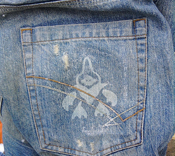 halo shirt and jeans bleach stencil
