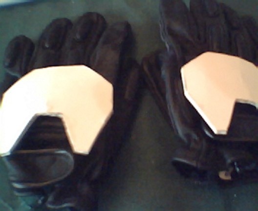 gloves_1_040407